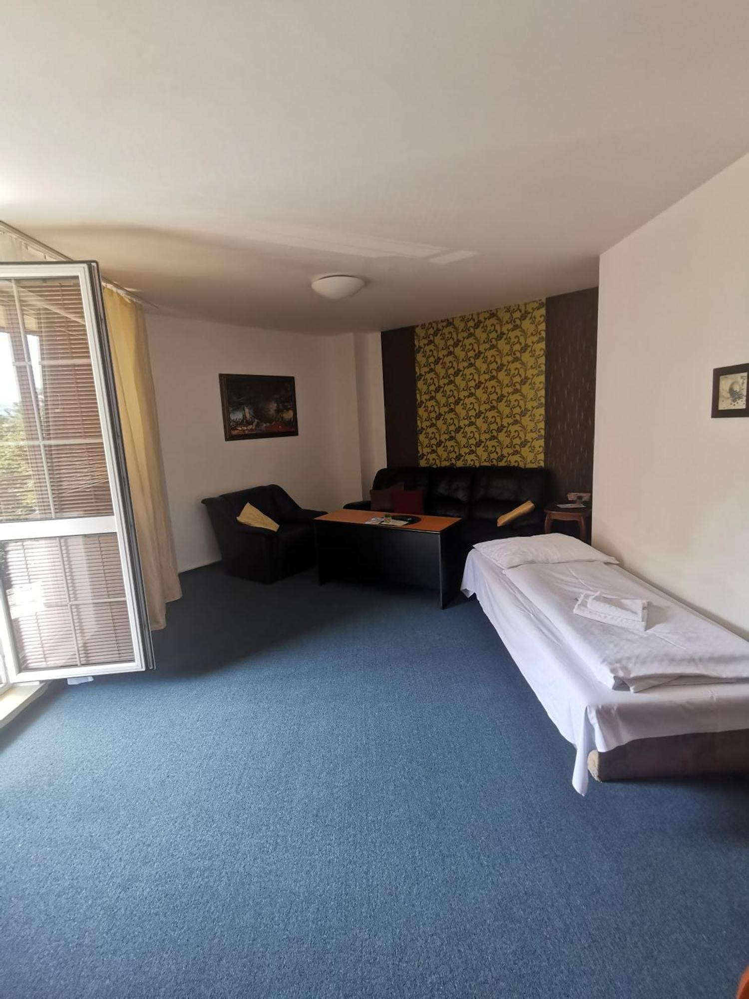 Hotel Diana Nové Mesto nad Váhom Eksteriør bilde
