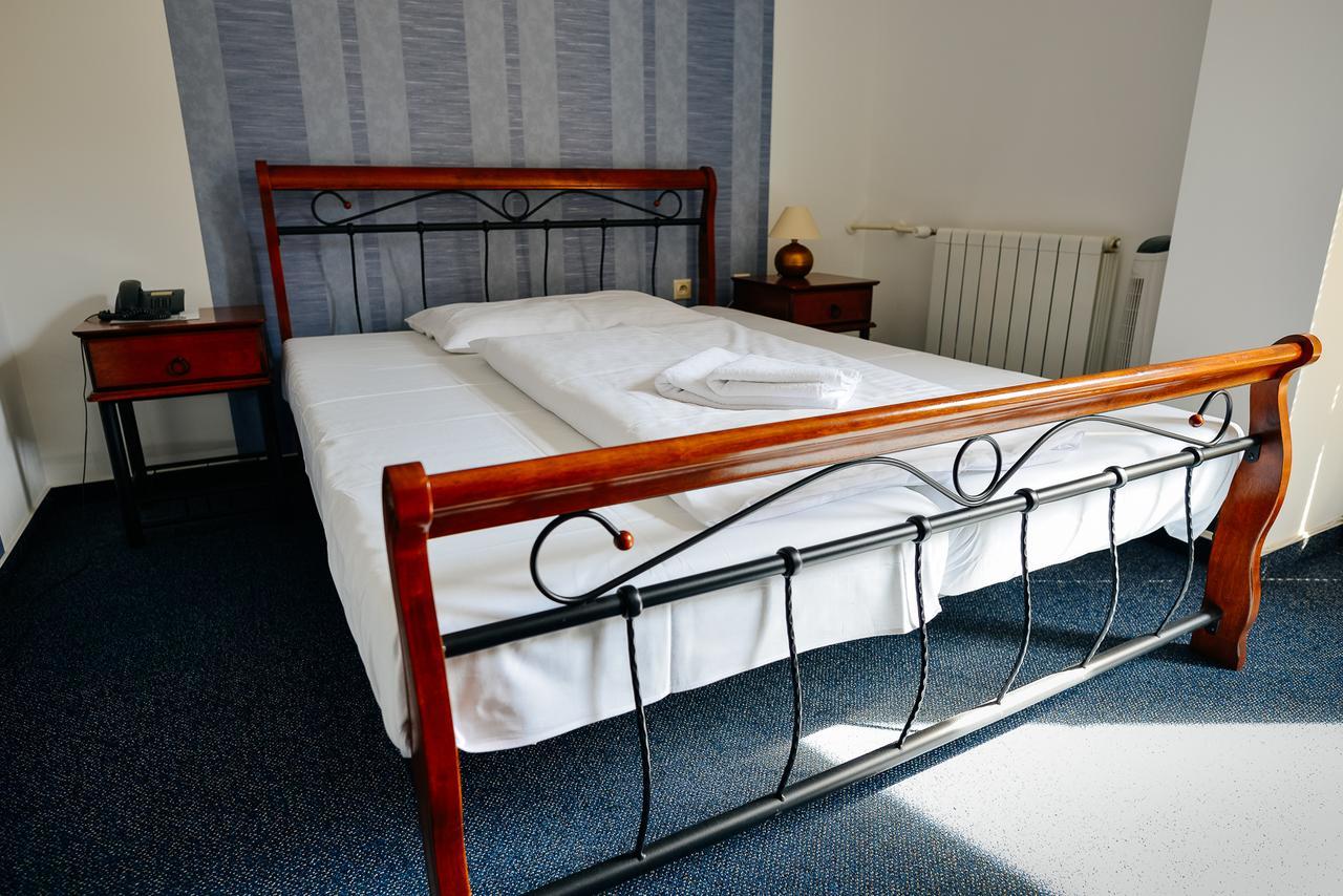 Hotel Diana Nové Mesto nad Váhom Eksteriør bilde