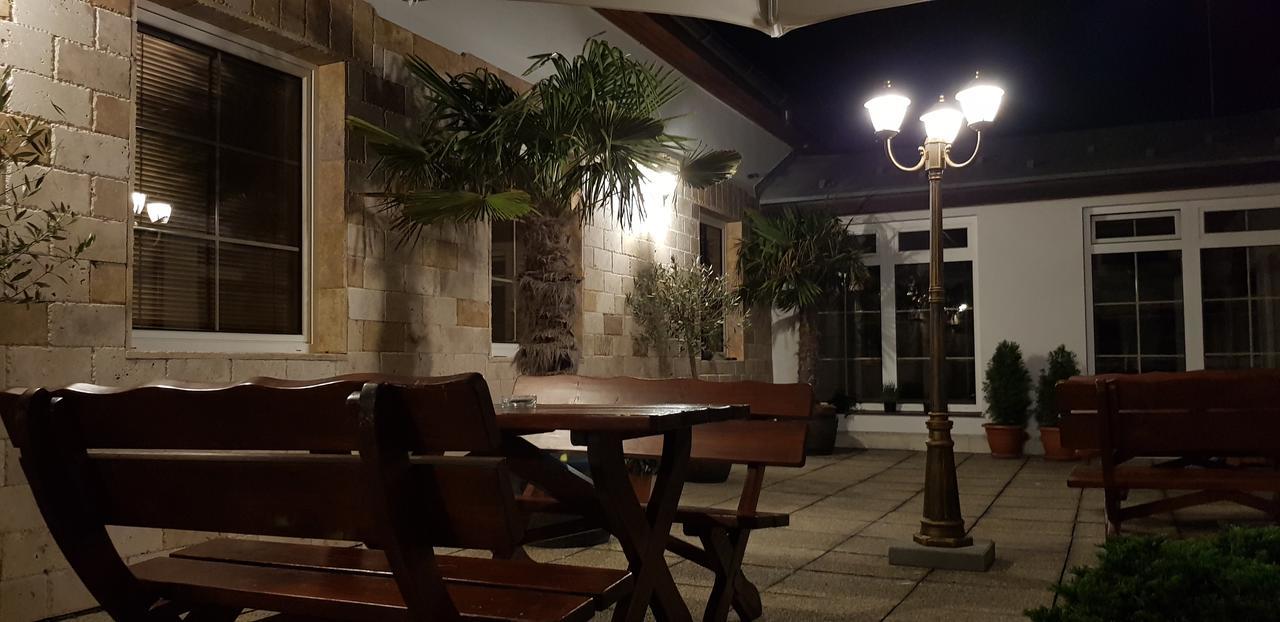 Hotel Diana Nové Mesto nad Váhom Eksteriør bilde