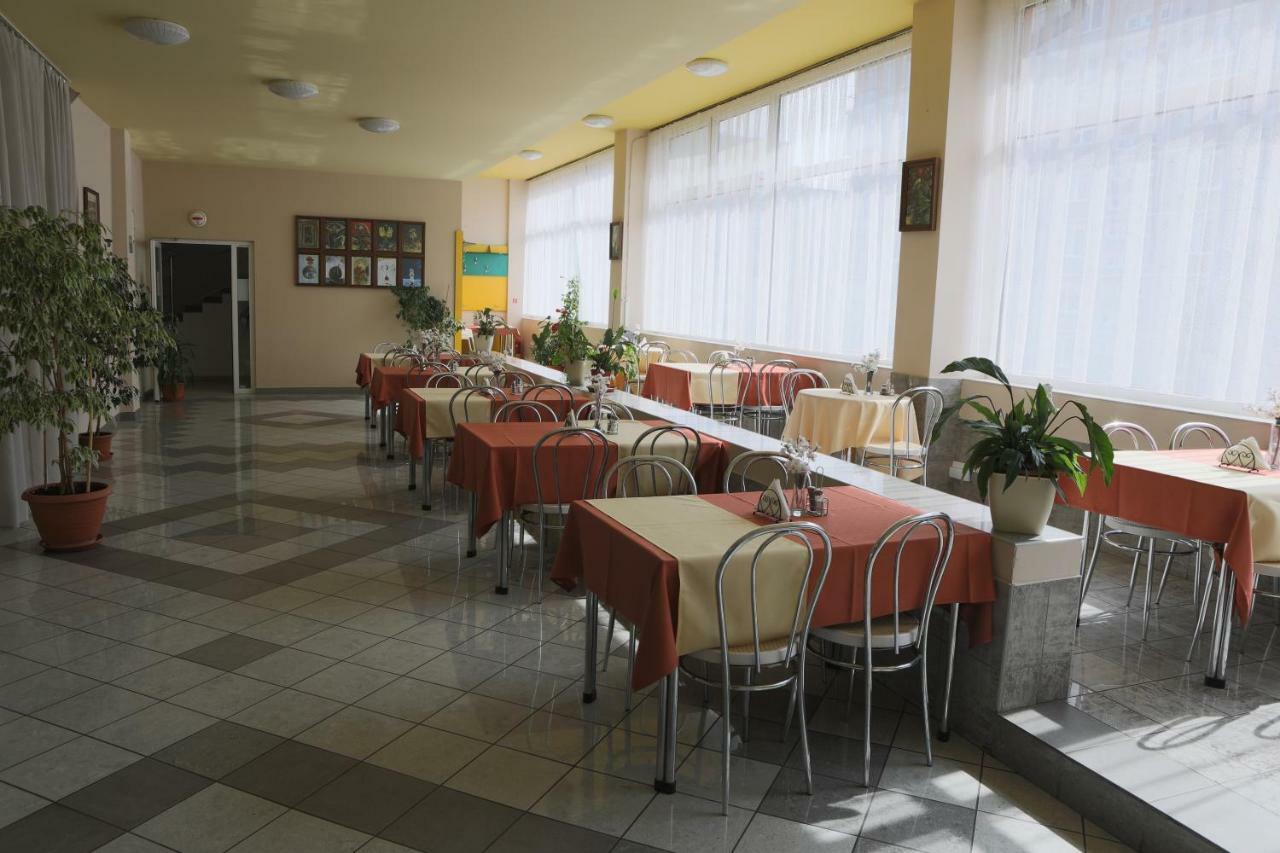 Hotel Diana Nové Mesto nad Váhom Eksteriør bilde
